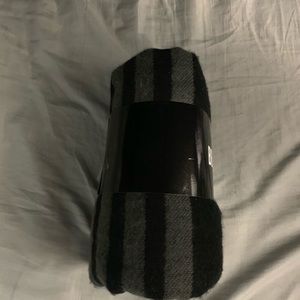 BB Dakota Sweaters - BB Dakota Poncho BB Dakota Sweaters - BB Dakota Poncho